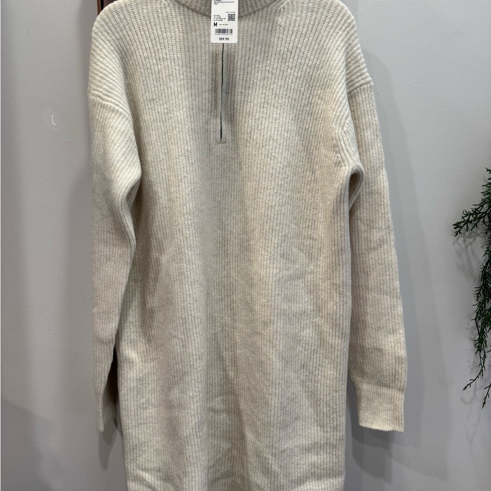 Uniqlo Women’s Soufflé Yarn Dress Turtleneck Off size White Medium ~ NEW W. TAG